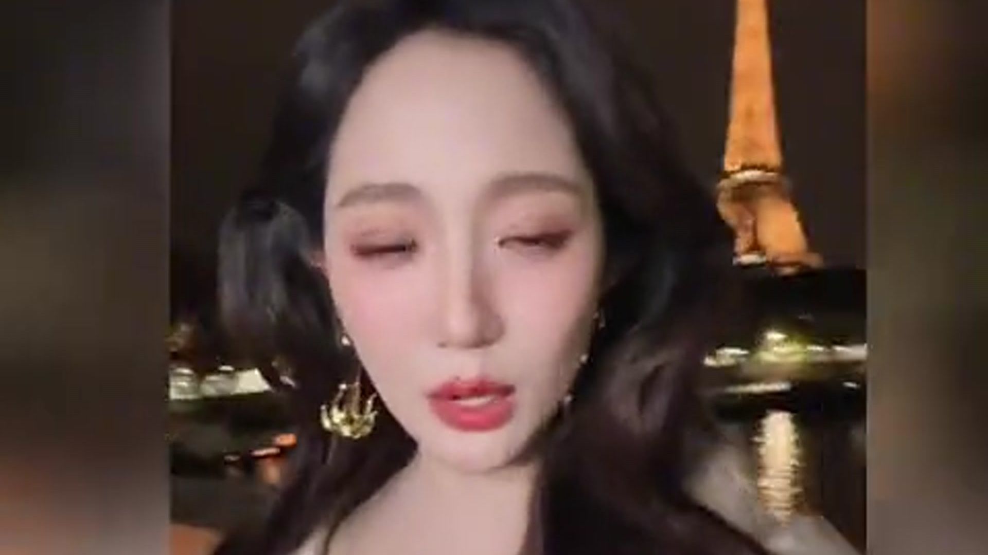 万千惠在巴黎相机被偷了！发视频求助：摄影师原本先让她拍个闪身