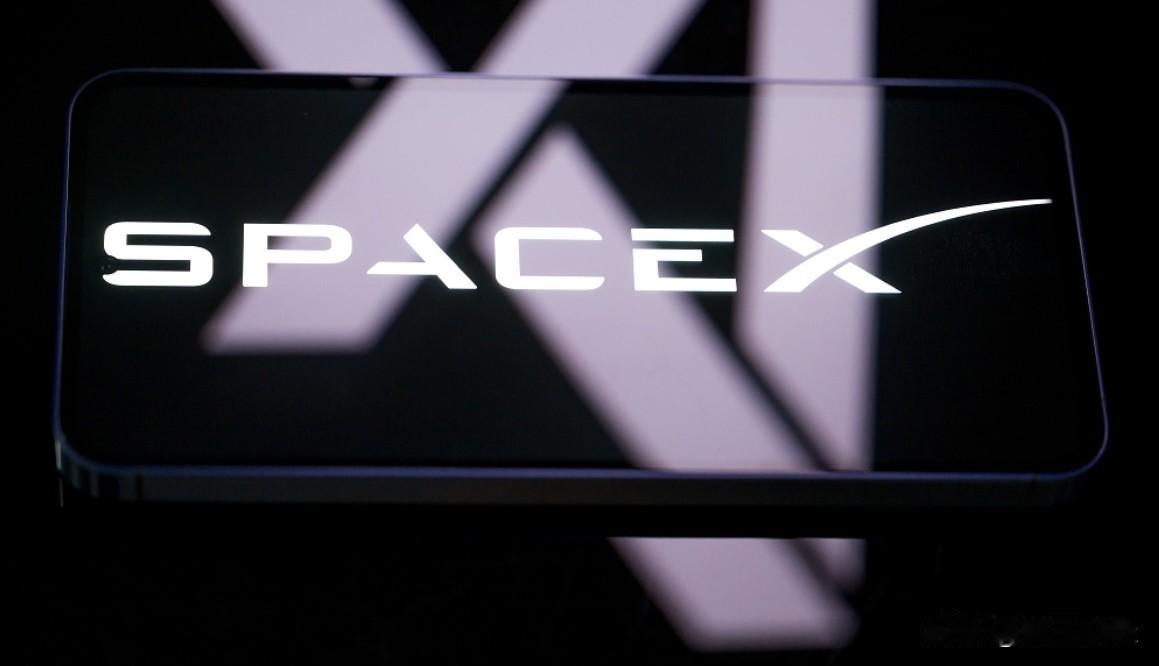马斯克的科技帝国深入军事领域：SpaceX与xAI竞标五角大楼自主无人机集群项目