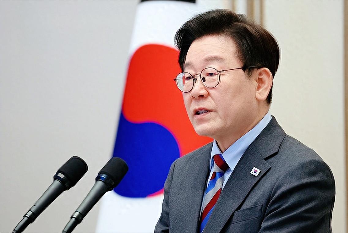 这势头真绝了，韩国总统李在明的支持率一路往上冲，直接干到 67%，光比上一周再涨