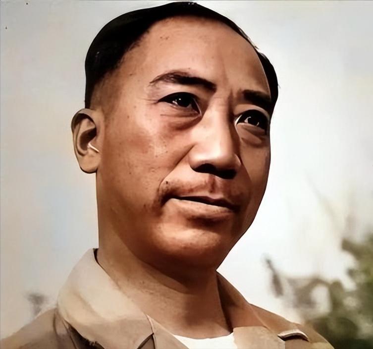 1946 年 3 月 17 日，南京上空暴雨倾盆、大雾弥漫。军统头子戴笠乘坐的 