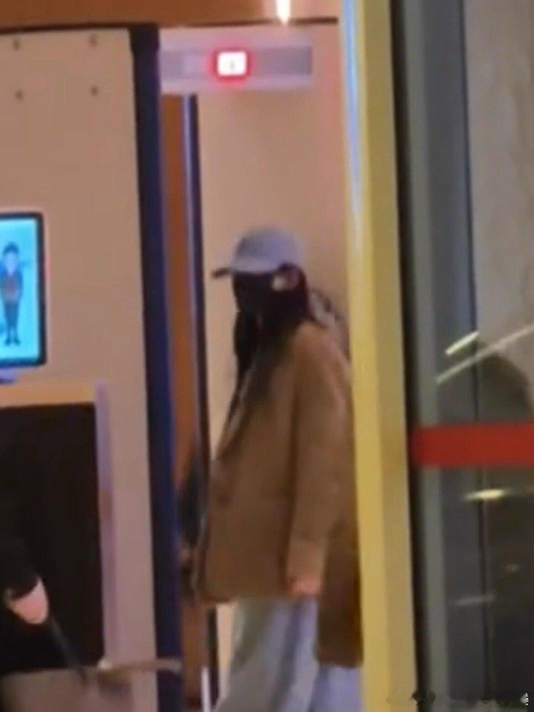 迪丽热巴迪奥大理活动 天呐！迪丽热巴迪奥大理活动，又要看到美丽的热巴了，期待！期