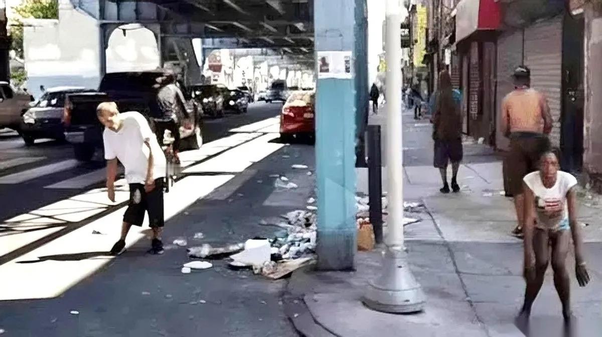 [微风]几十年来，我们的留学生、学者、精英，一批批地往美国跑，可怪就怪在这，没一