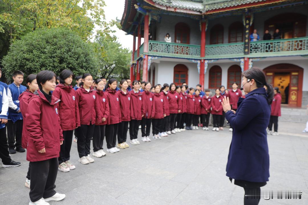 近日，汉中市实验中学八年级历史组以 “触摸历史文脉，传承文化根魂” 为核心，精心