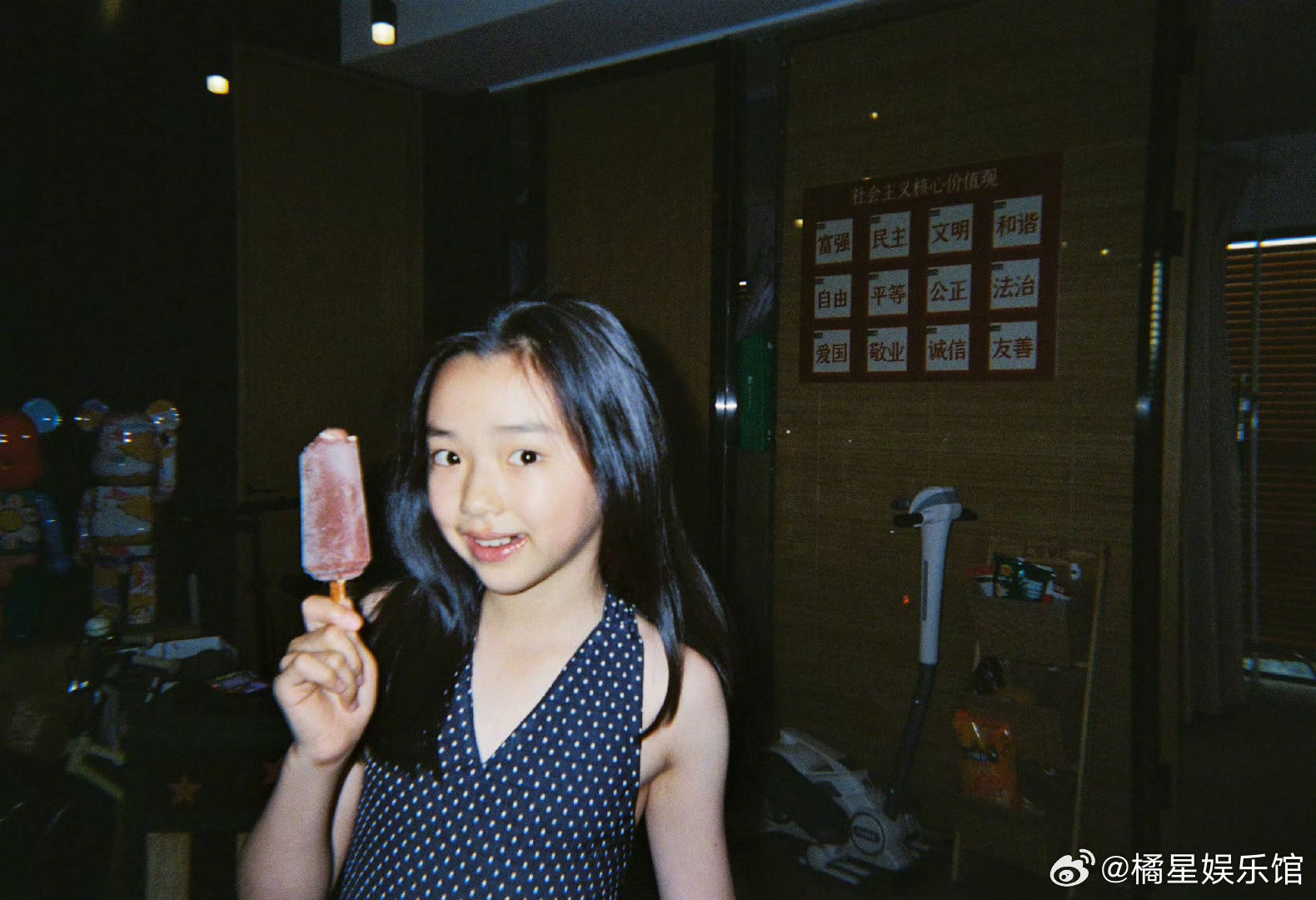 小酒窝反向带妈 现在家里主次彻底调换，出门规划路线、提醒少玩手机全是小酒窝操心，