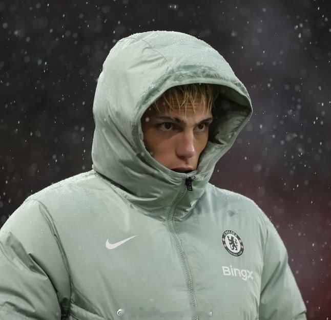 过去两场切尔西英超比赛，加纳乔都没有获得出场时间但是勇敢的加纳乔有美好的未来