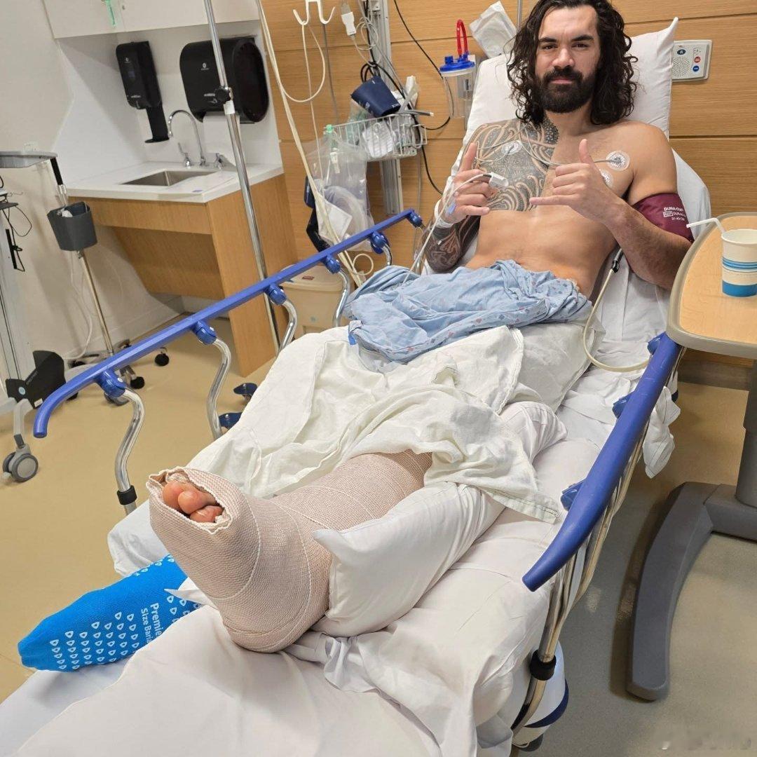 突发：亚当斯已接受左踝关节手术，赛季确认报销。休斯顿火箭没了去年季后赛的两大关键