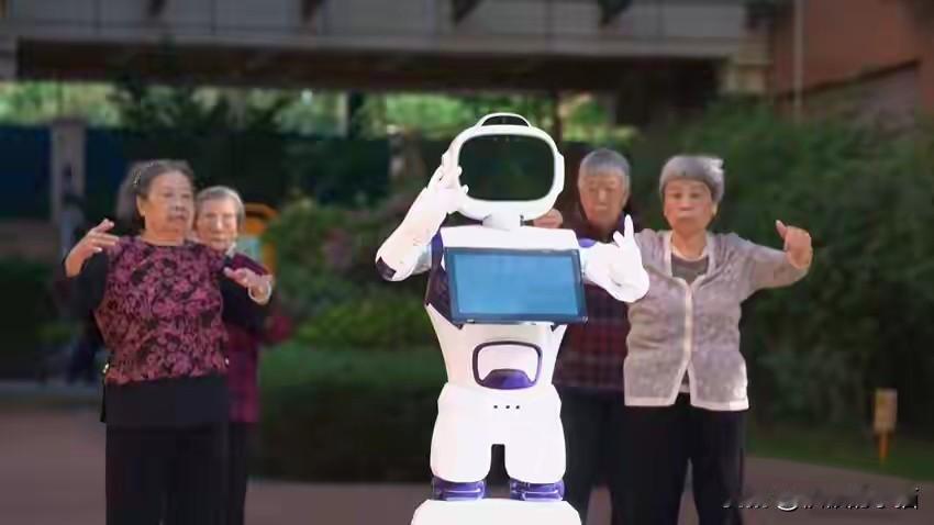 AI养老的暖意里，藏着多少未说透的现实？
 
当深圳养老护理院的“机器人天团”领