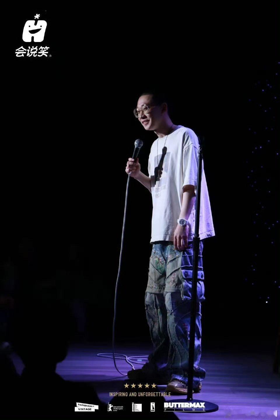 小杜吐槽纸吸管脱口秀和Ta的朋友们浓烈的纸味会彻底掩盖鲜果、奶香原本的风味，好好