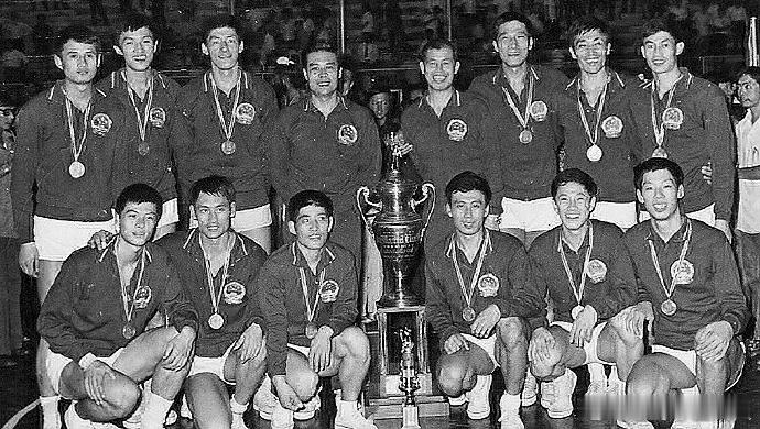 1975年11月，第八届男篮亚锦赛开战前，香港《新晚报》在《亚洲篮球赛各队实力初