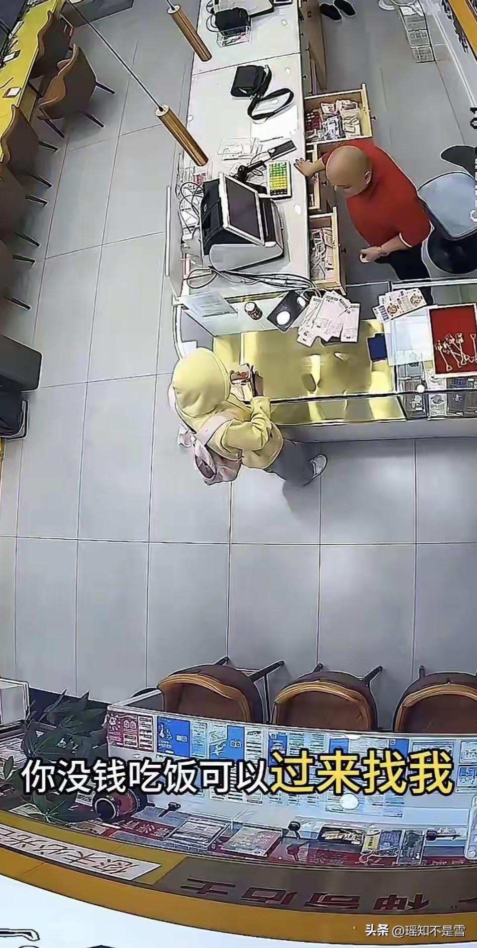 女孩找工作碰壁在麦当劳过夜，福州一店主给100元说“没钱吃饭可以来找我”：她2个