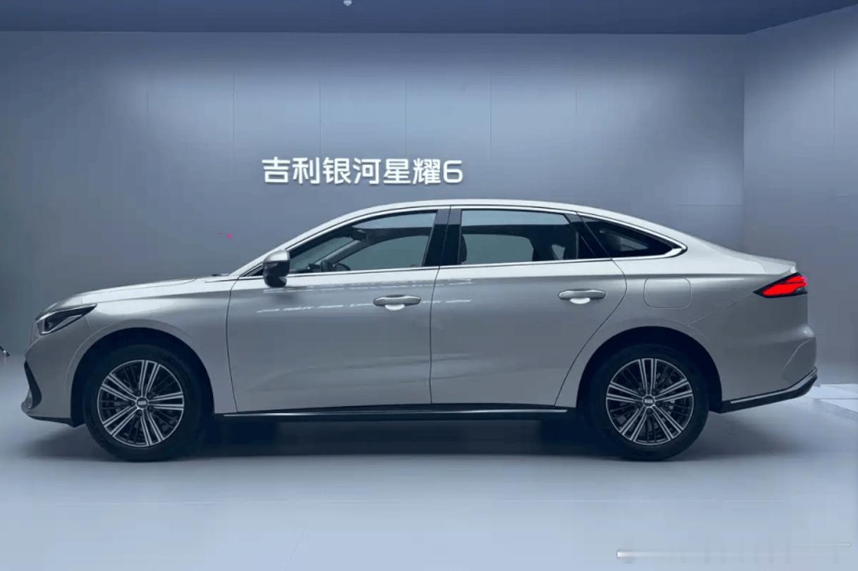 首发价16.98万起！💫30万级配置半价享受，限时送终身免费保养+充电桩吉利银