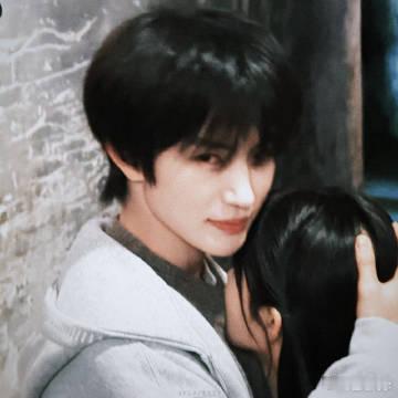 张翅刘萧旭小孩哥VS小孩叔 张翅那种无所畏惧的快乐，像是一场无止境的冒险；而刘萧
