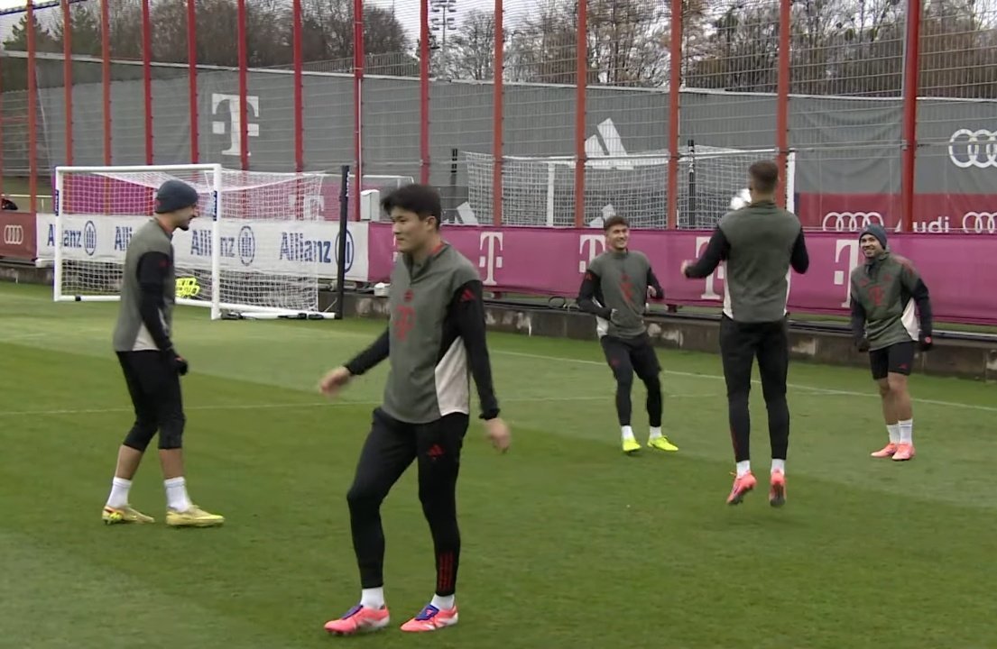 今日除了穆夏拉，全队都参与合练。 