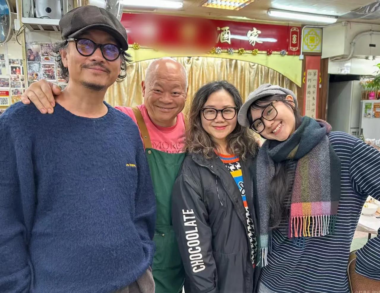 63岁影帝谢君豪全家福曝光！妻子富态十足，25岁女儿清纯脱俗，英国名校毕业
6月
