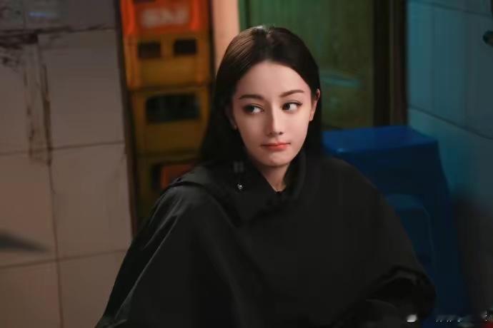 迪丽热巴凭借对聂九罗这一角色的出色演绎，让角色的强大内核得到了生动展现，《枭起青