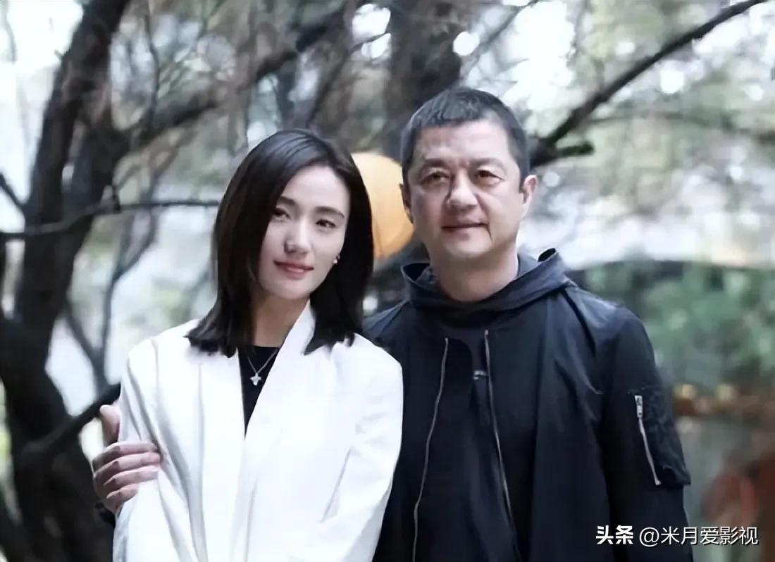 说实话，看到李亚鹏和海哈金喜离婚的消息，我第一反应不是惊讶，是叹气。

又一个扛