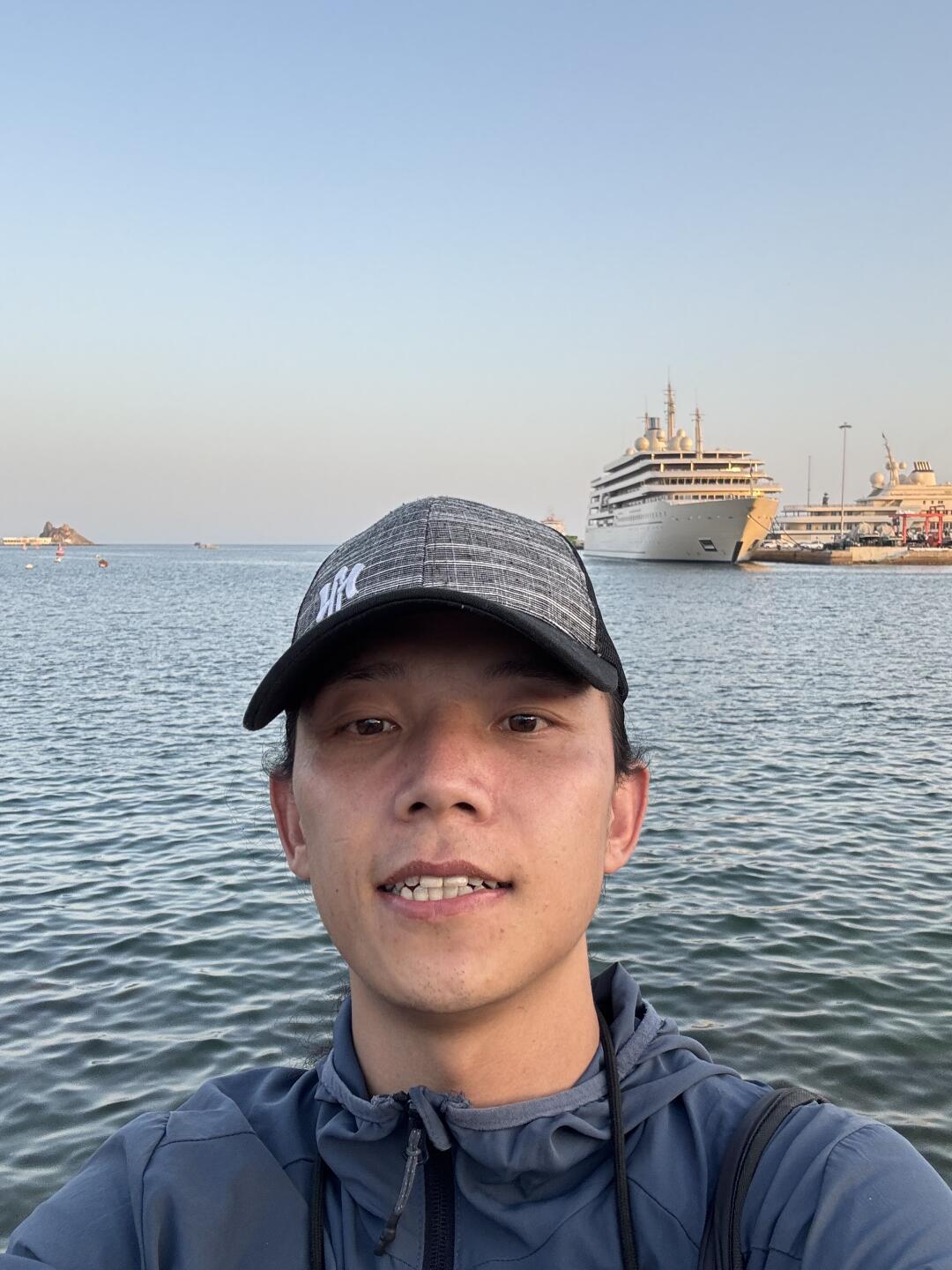 五一有人飞迪拜么，求帮忙带点东西