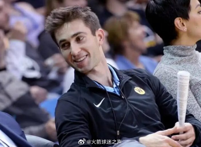 据勇士记者Marcus Thompson II报道，勇士老板拉科布的小儿子肯特-