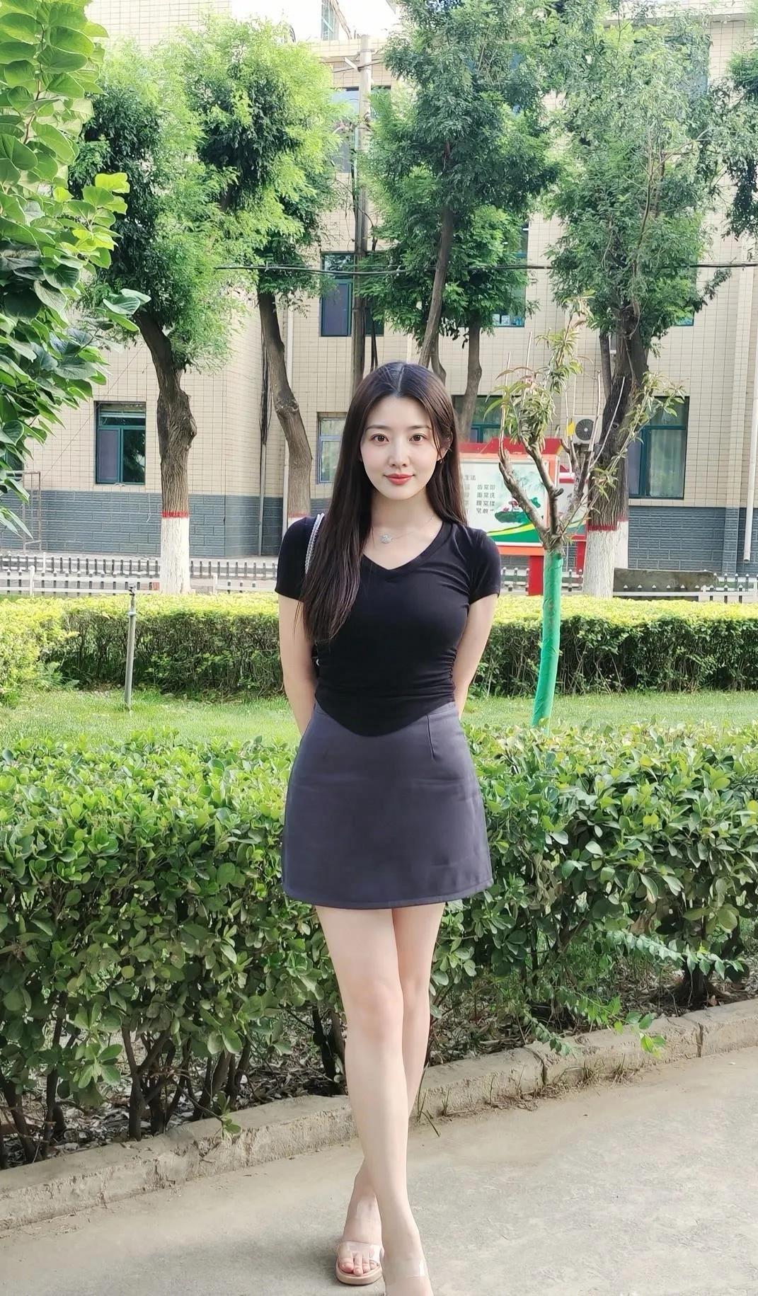 今天有个小帅哥问我要微信我没同意，我已经40岁了，阿姨不是你的菜啊！