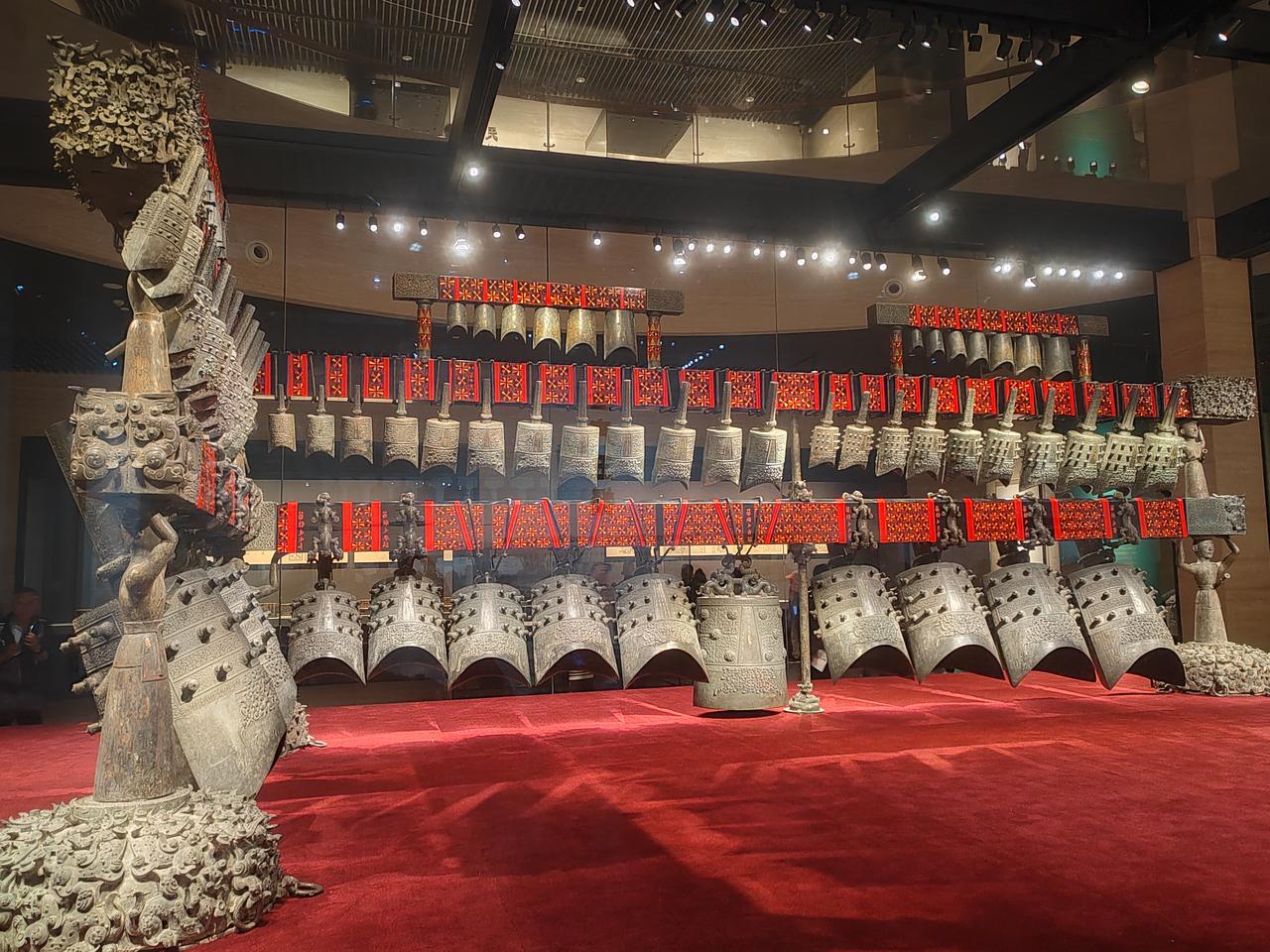 分享我这周有趣的事：湖北省博物馆，越王勾践剑是真火爆，没看上，但则曾侯乙编钟也是