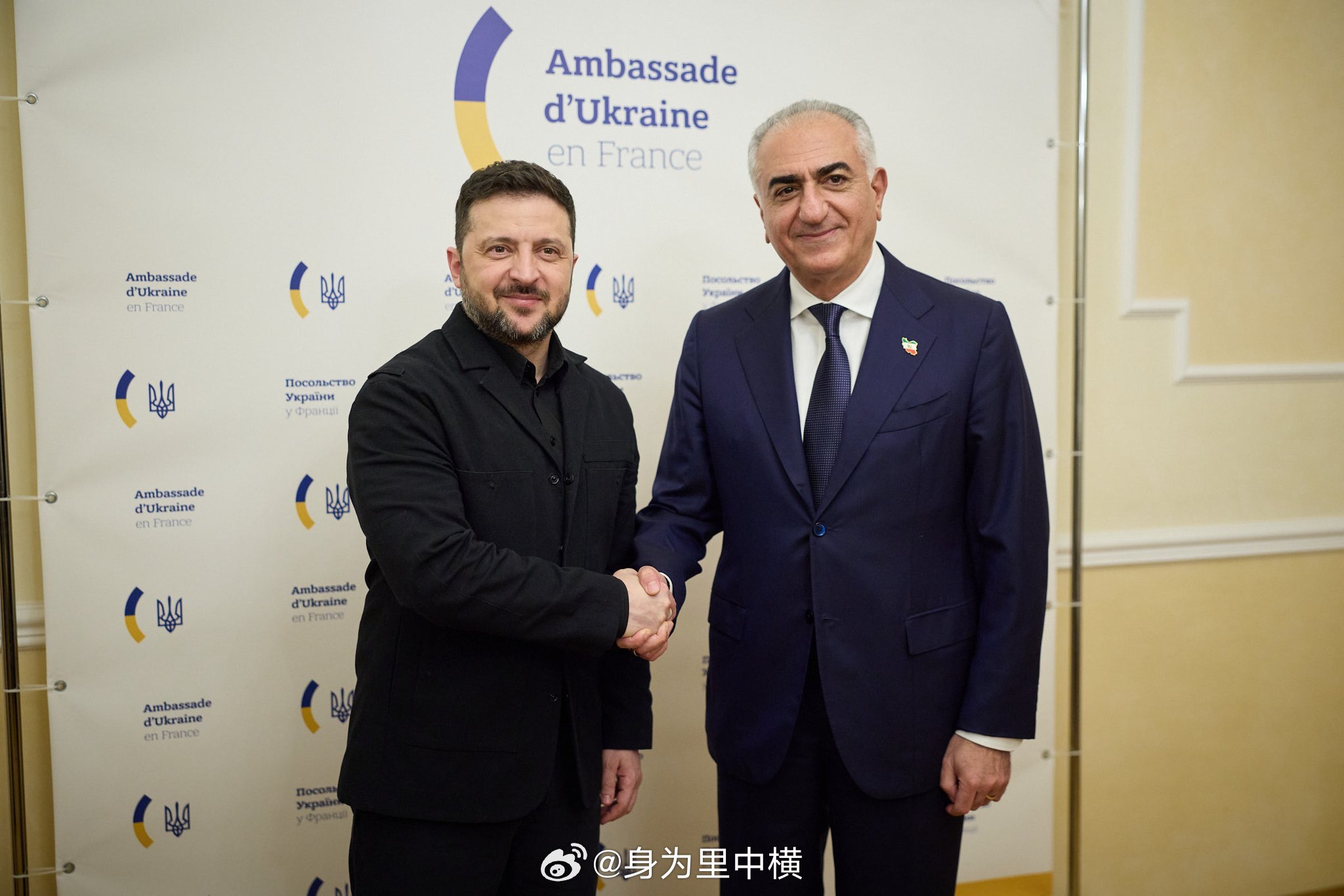 【乌克兰总统泽连斯基在巴黎会见了流亡的伊朗王储礼萨·巴列维】泽连斯基表示：我们详