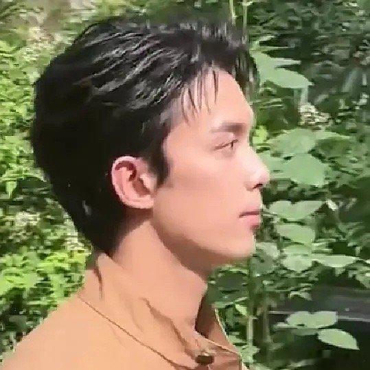 吴磊和左航撞脸了[允悲] 两人共用一张脸是吧 ​​​