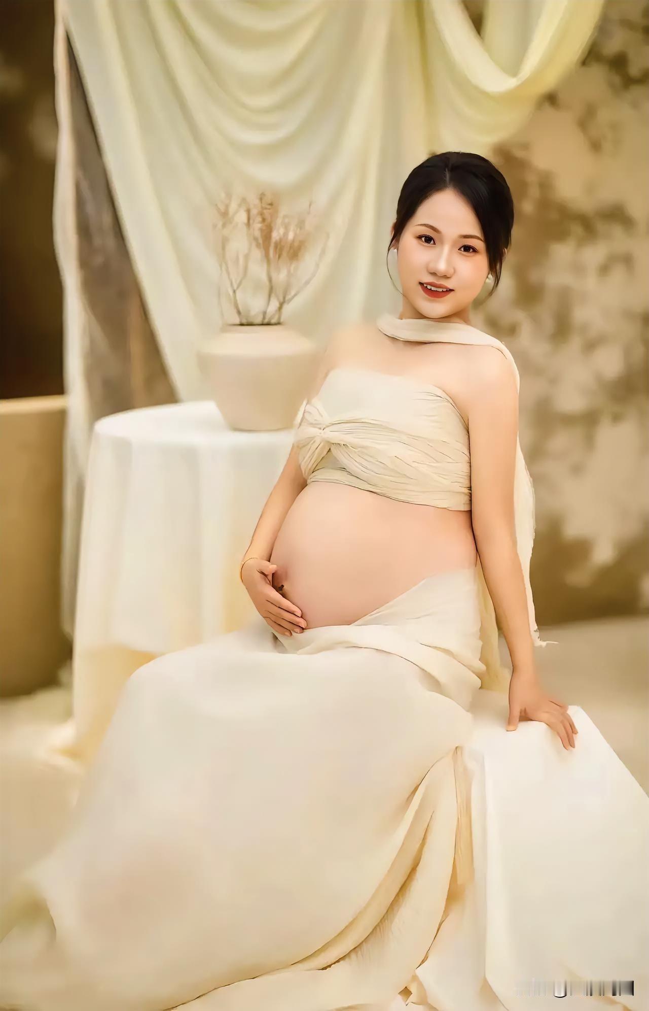 温柔孕照，尽显岁月静好，满心期待新生命的降临🌟
孕期氛围感写真 居家风孕照写真