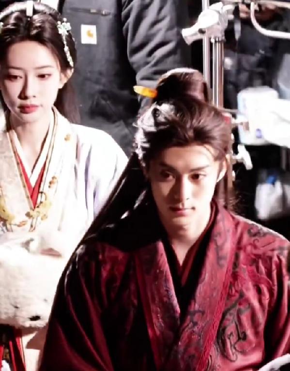 王鹤棣孟子义将门独后首个同框路透，抛开IP真的可！
最近《将门独后》的首个同框路