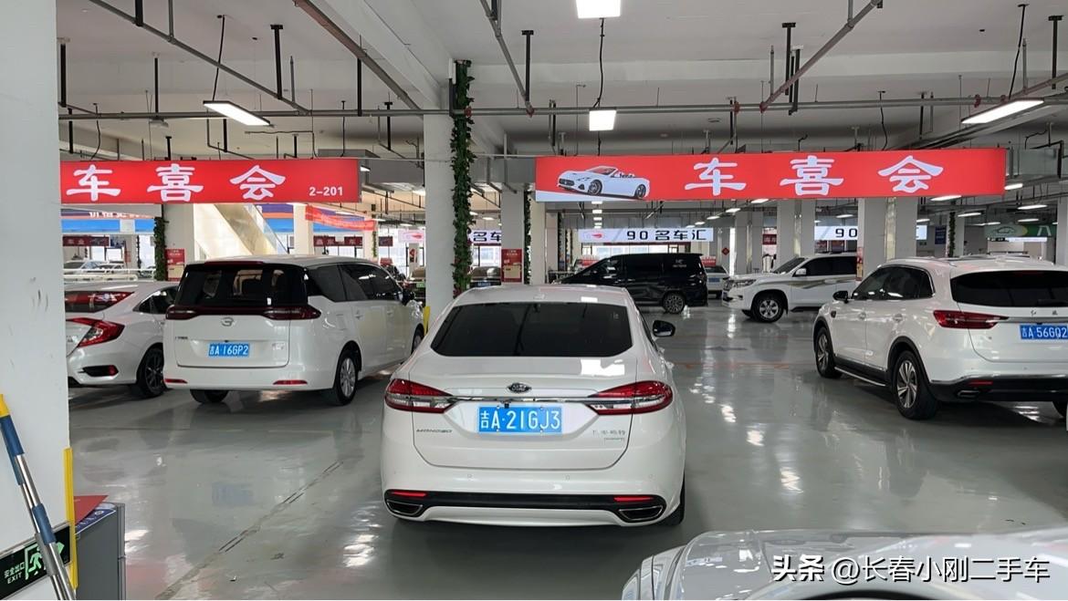 还能挣到钱，只是利润没有以前那么多了，互联网透明，价格也都比较公道，利润大概在5