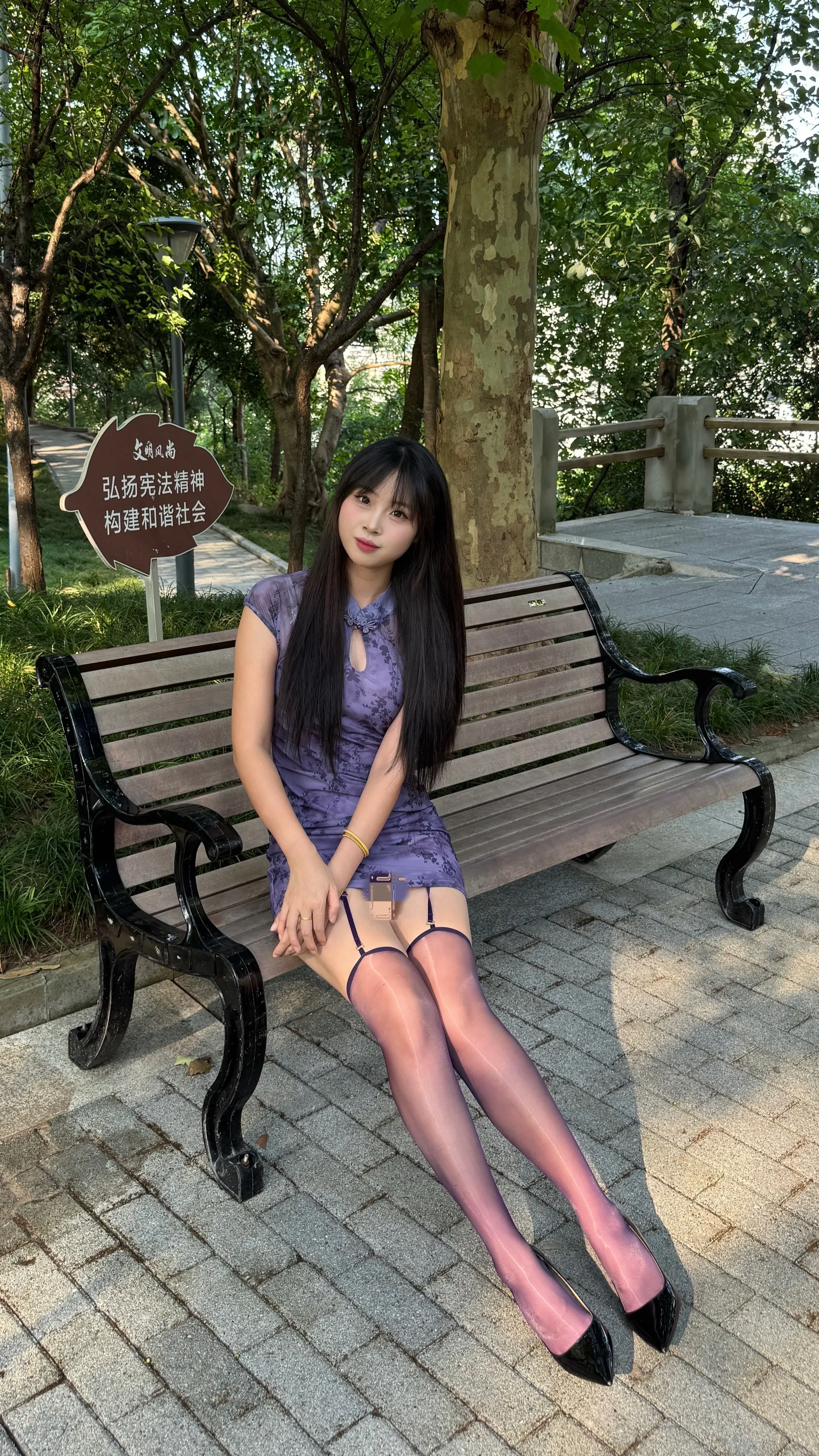 绫LingTouch 绫吊带袜 御姐风ootd 长椅拍照