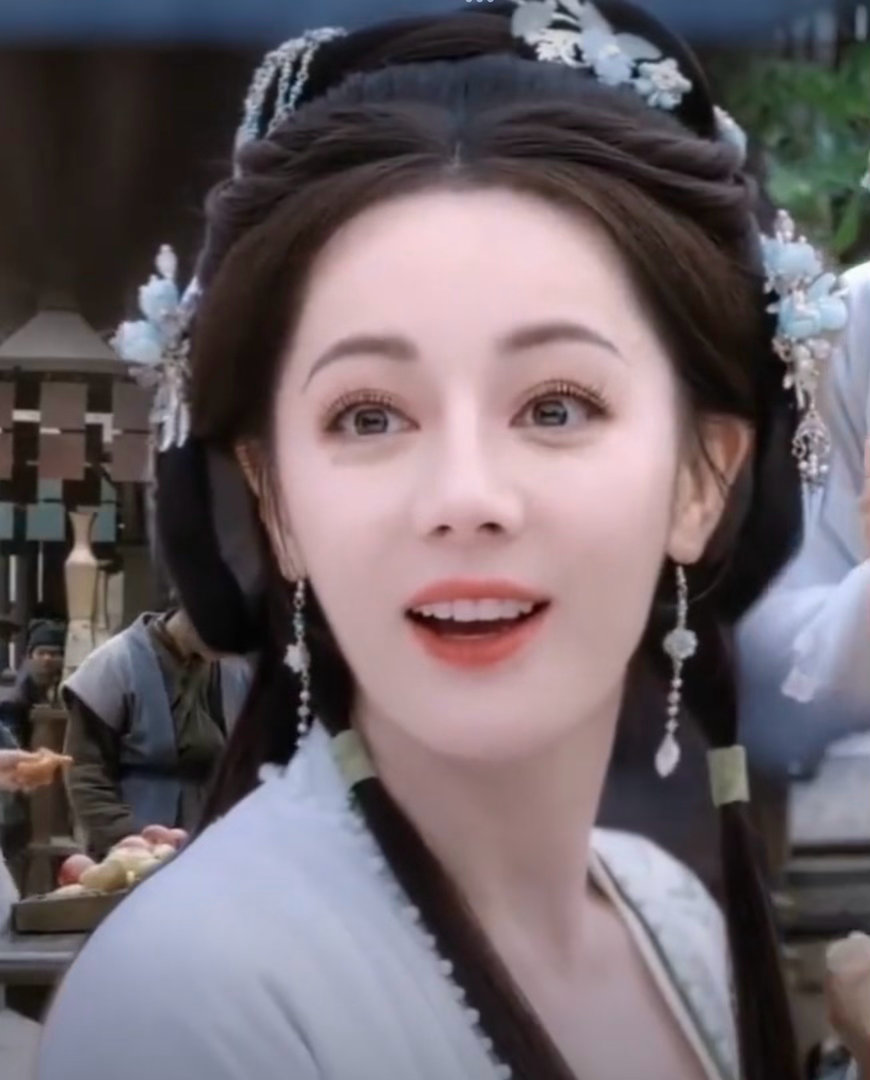 白日提灯热度迪丽热巴金鹰女神影后级别的表演，为什么还是被吐槽不扛剧，《白日提灯》