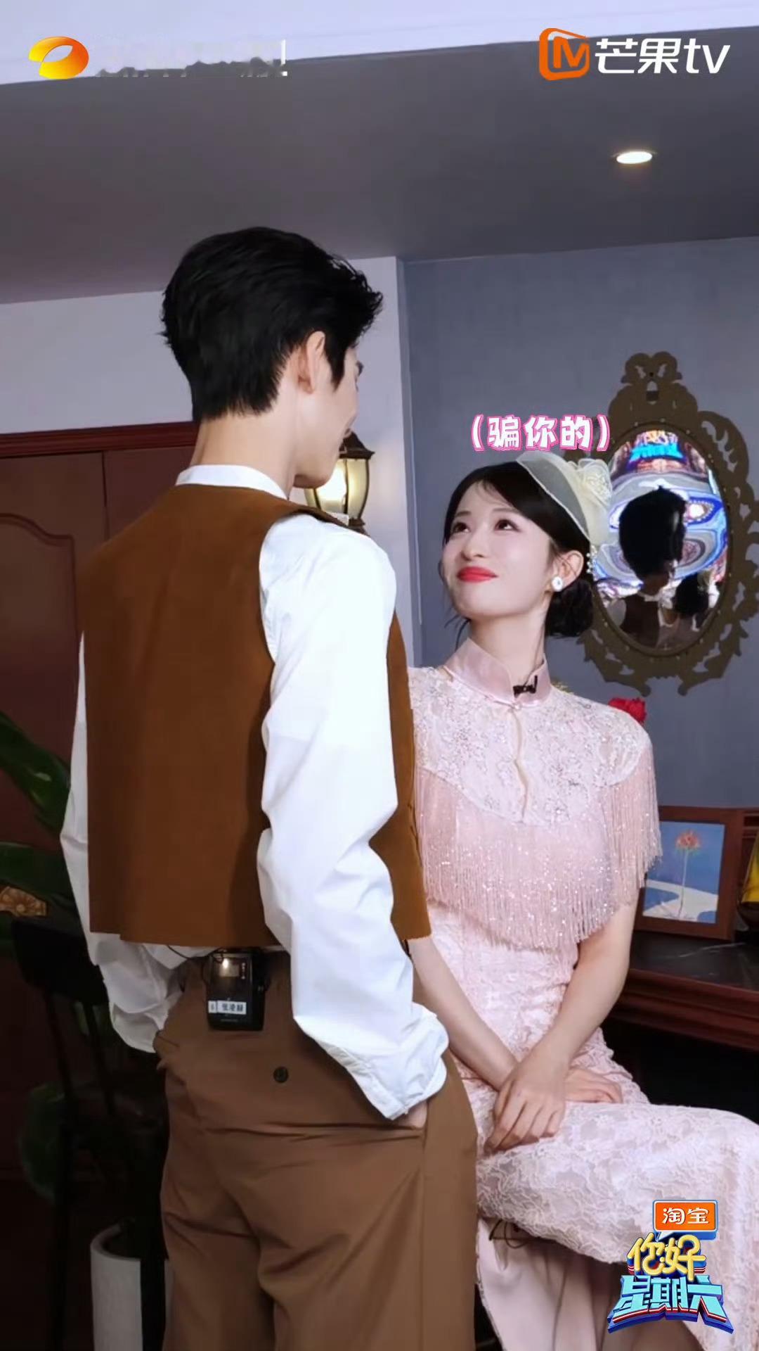 王楚然张凌赫突然强制上了 张凌赫把王楚然逼到镜子前那幕我直接屏住呼吸！腕骨青筋暴