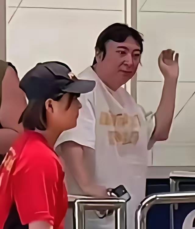 人老了往往会发福，王思聪还没有老怎么就发福了？
