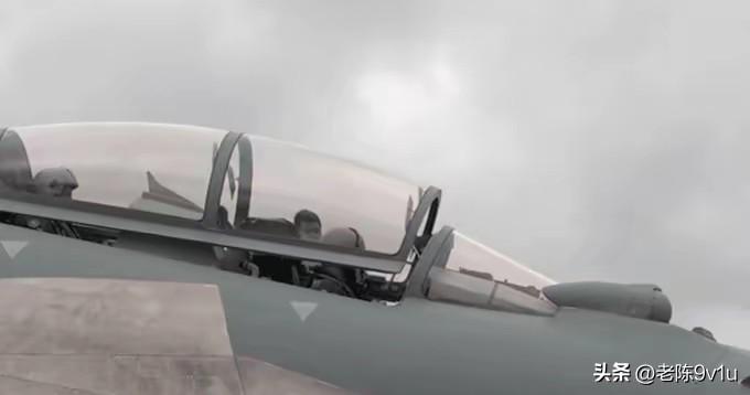 “95后”歼-16飞行员亮相“代表通道”分享8年飞行经历95后(1996年生)歼