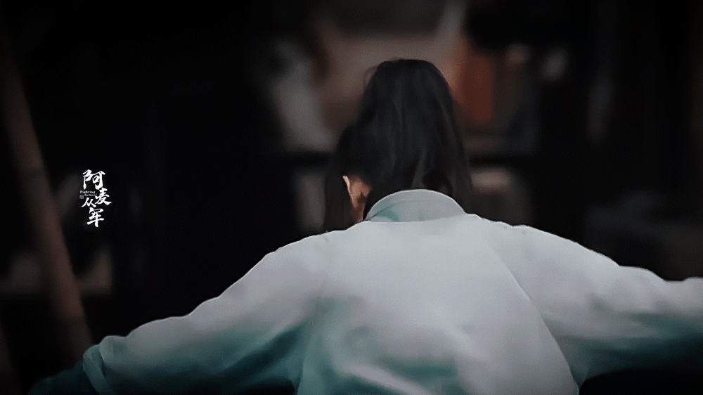 #张天爱[超话]# 阿麦从军 ｜片花小狗麦麦晚上见[送花花]#网剧阿麦从军# ​