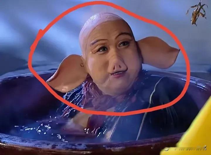 都说《西游记续集》粗制滥造，起初还不以为然，直到看到猪八戒这头套这耳朵，这也太糊