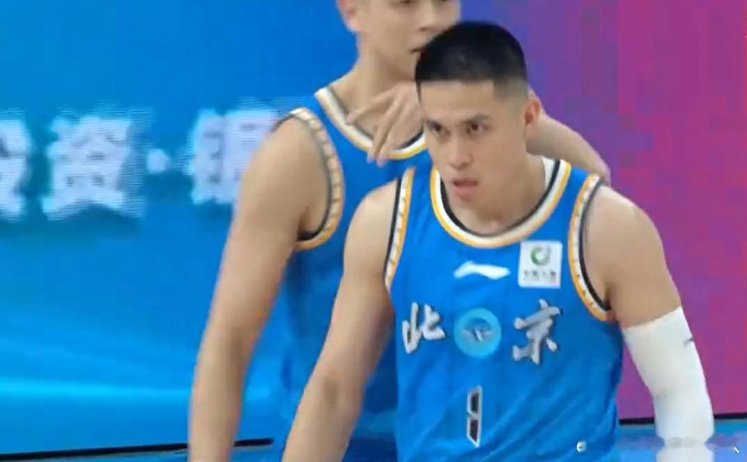 北京男篮开季四连胜 北京男篮战胜深圳男篮主场击败深圳，北京男篮开季以来收获4连胜