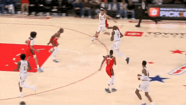 简单！阿杜申京连线已成火箭新招牌！
在今天NBA常规赛火箭对阵奇才的第一节比赛中