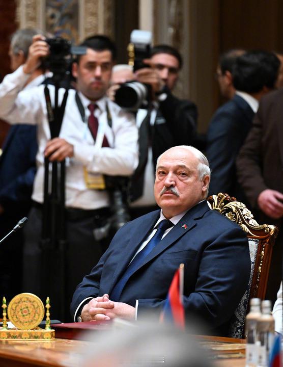 泽连斯基宣布制裁卢卡申科【泽连斯基称乌克兰对白俄罗斯总统实施制裁 】乌克兰总统泽