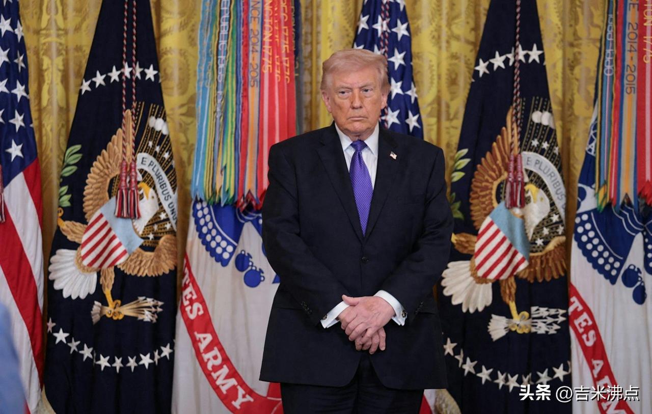 冲突第三天，美以速胜梦碎，伊朗导弹飞向海港，中方电话刚挂断。
2月28号晚上，哈