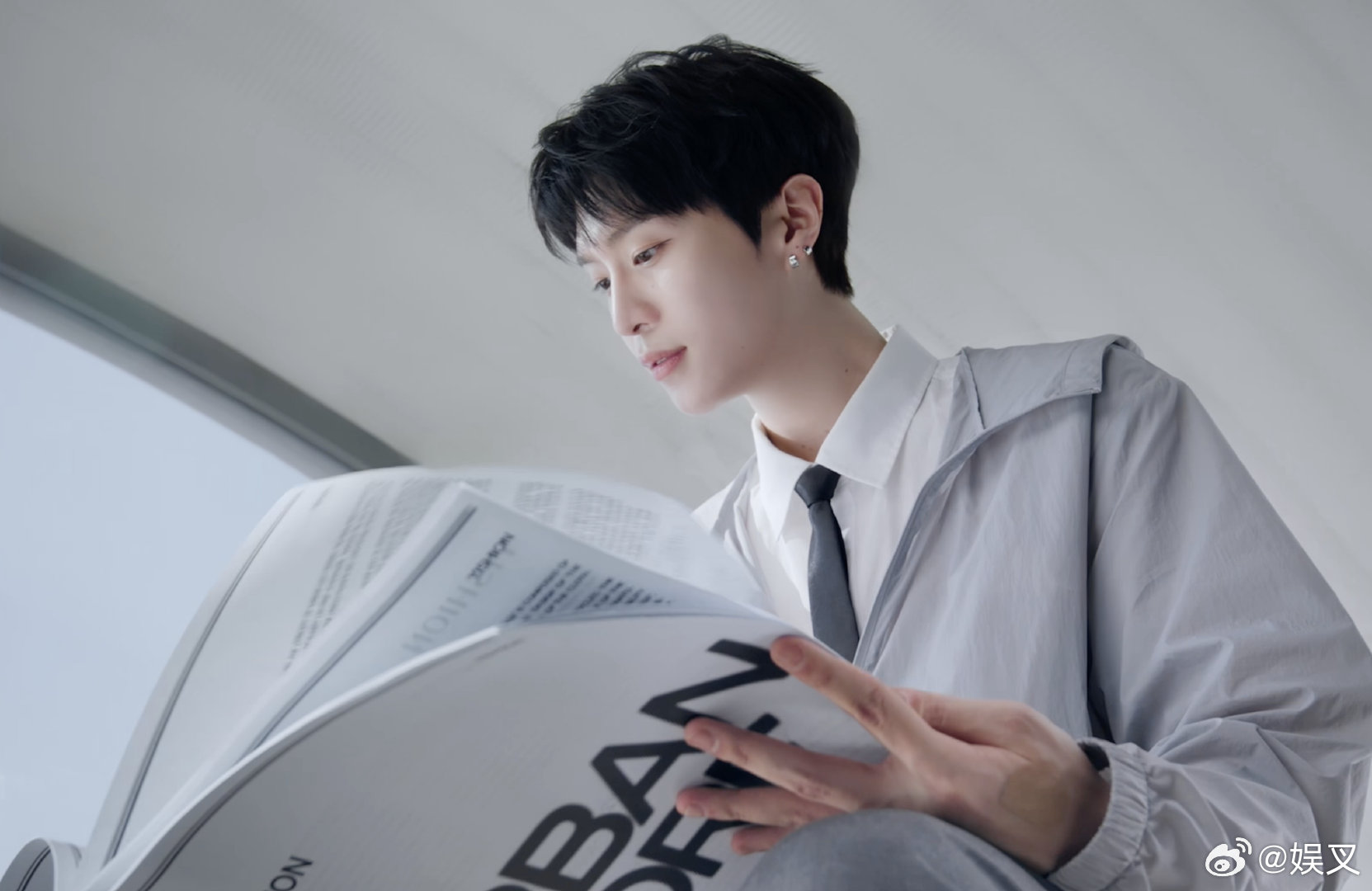 范丞丞轻氧感穿搭 谁懂啊，范丞丞穿衣服真的自带降温效果！那种干净清爽的调调，看着