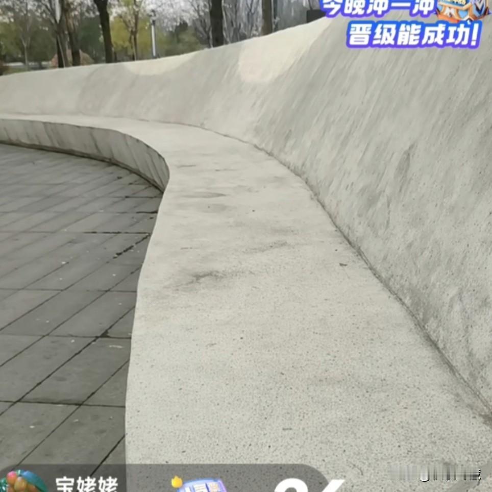 今日听了柴桑末尾直播，笑得眼泪都快出来了。

柴桑说：“有人造谣，说近日都确认了