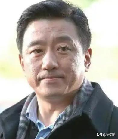 1997年，剧组拍到70%，男主角吴卫东突然撂挑子，堵在门口跟导演要钱：“不加钱