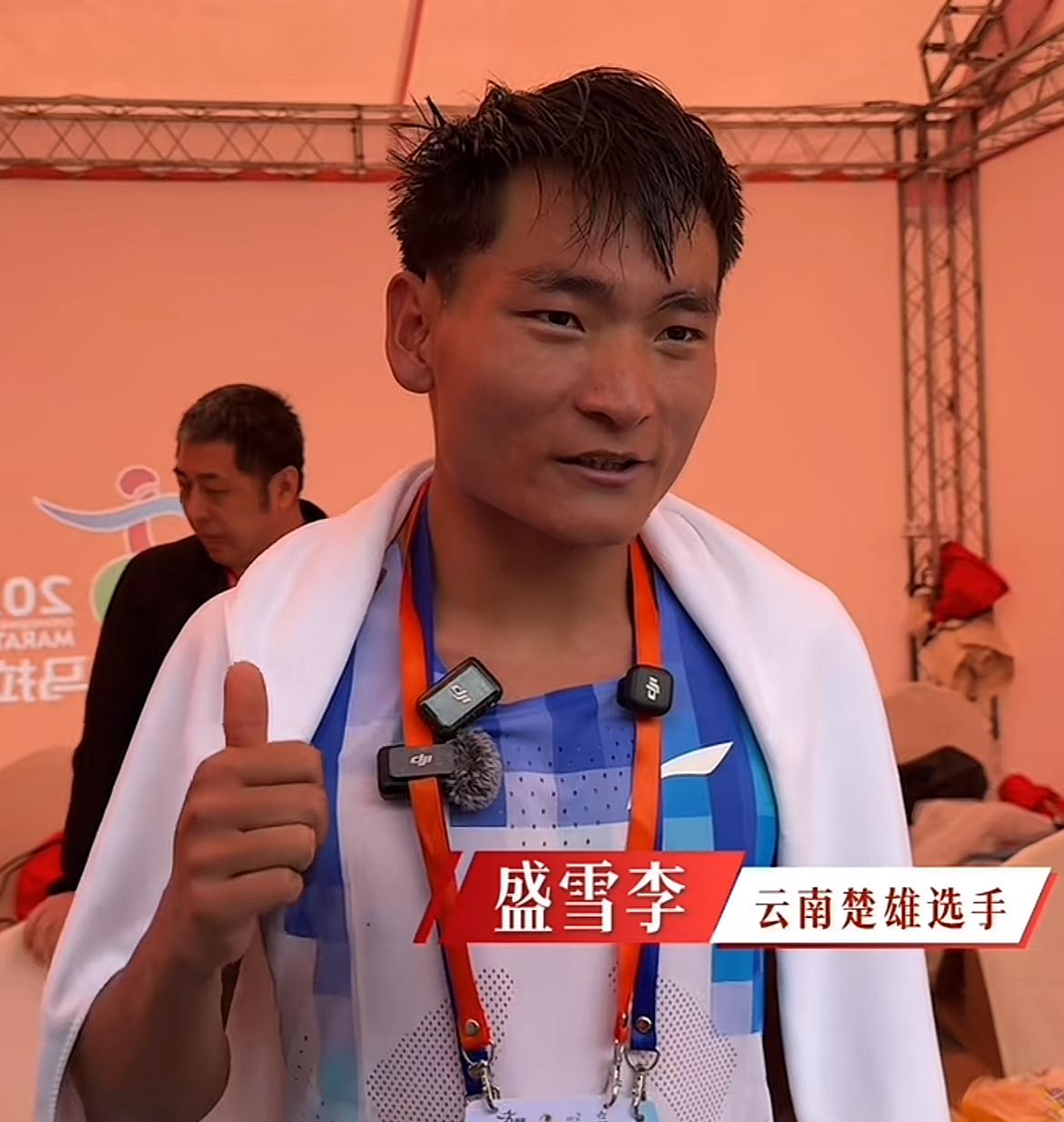 细思极恐啊！3.15万州环湖马拉松赛，要是第1、2、3名紧跟着，被终点裁判全给拦