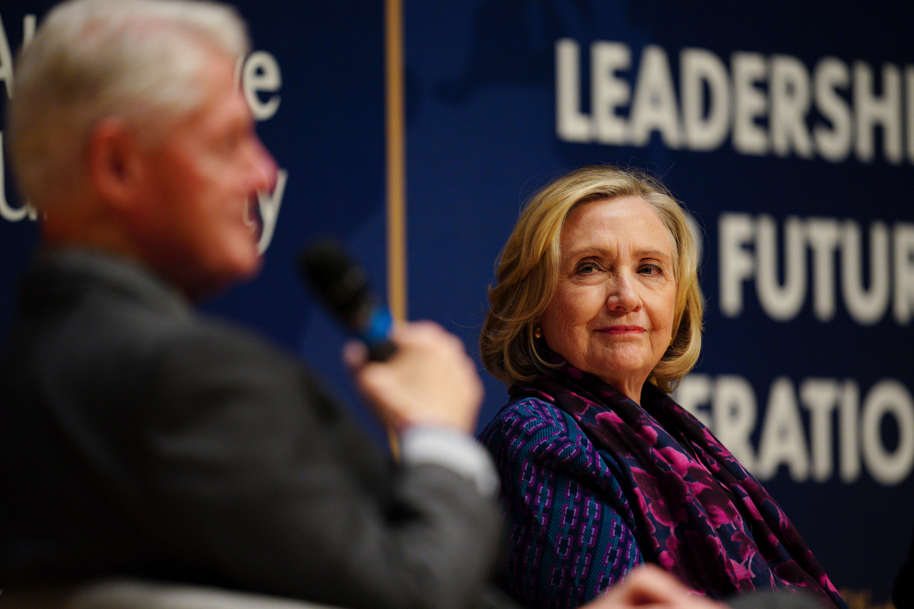 #克林顿夫妇回应与爱泼斯坦关系# 【美国众议院公布克林顿夫妇接受涉爱泼斯坦问询视