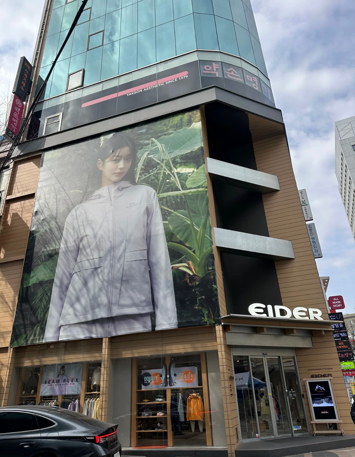 金秀贤广告牌换成了张元英 eider家把金秀贤广告牌已经换成了张元英 ​​​