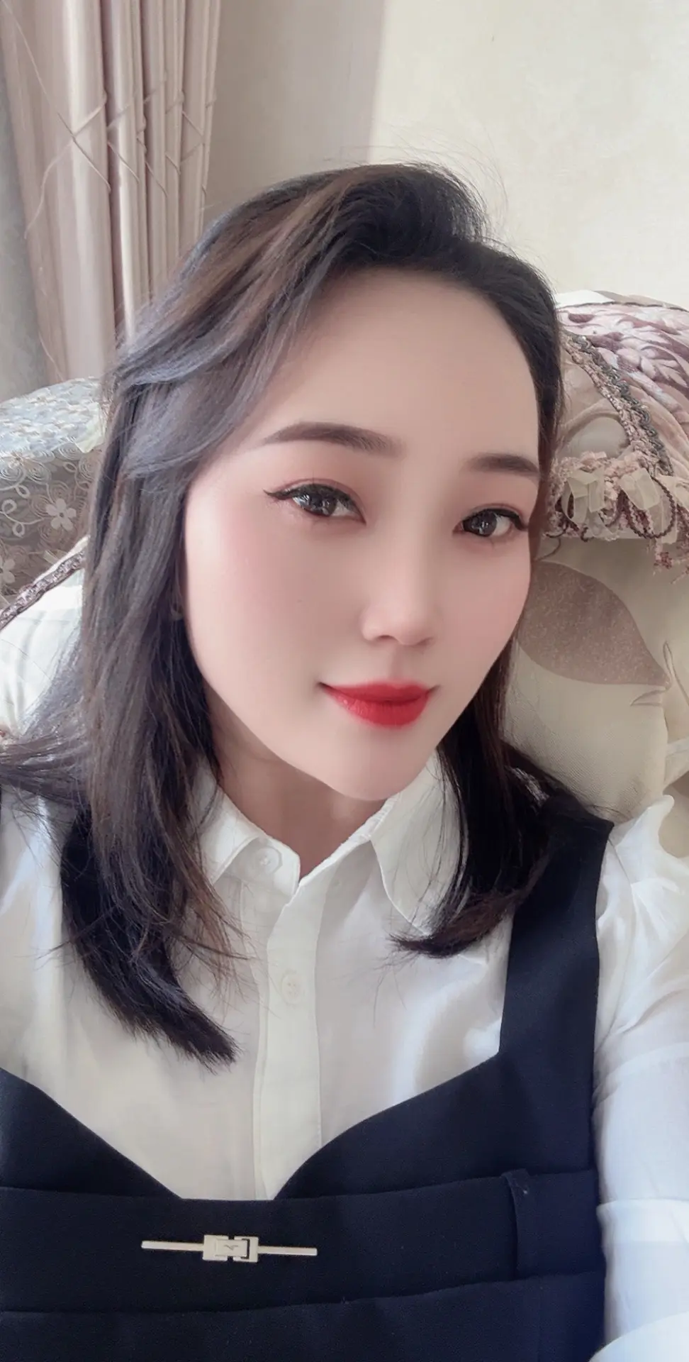 有些话 说与不说都是伤害  有些人 留与不留都会离开