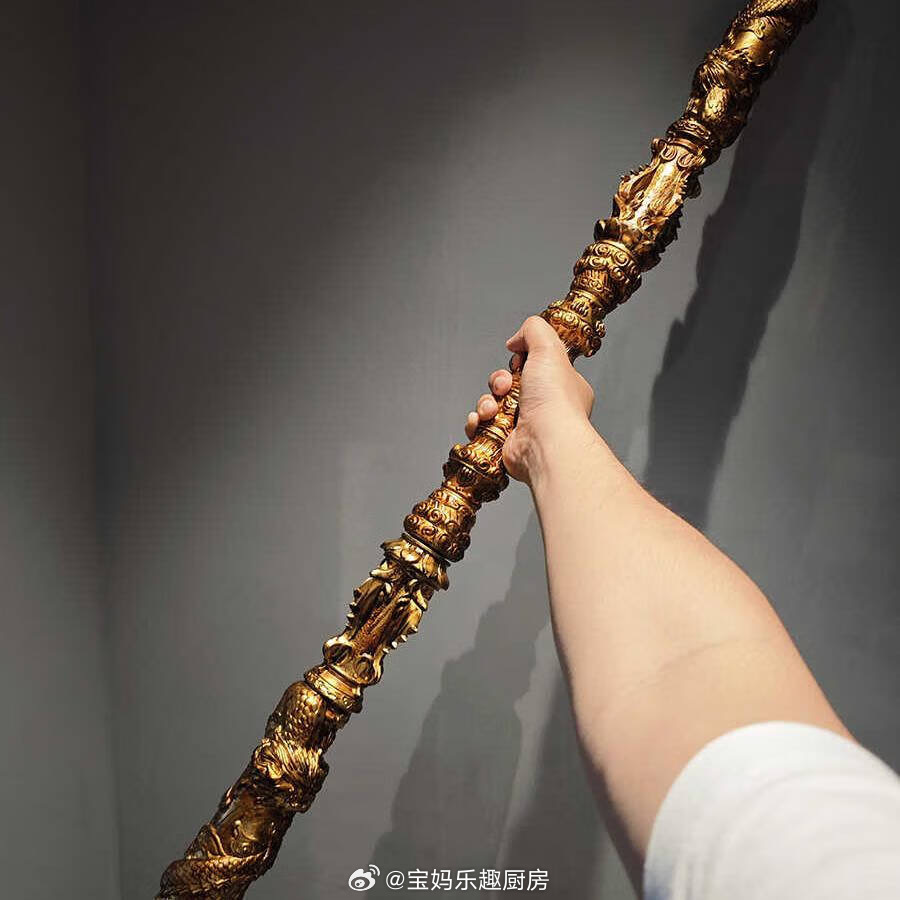我就问一下这玩意能上飞机不#金箍棒##黑神话悟空# ​​​