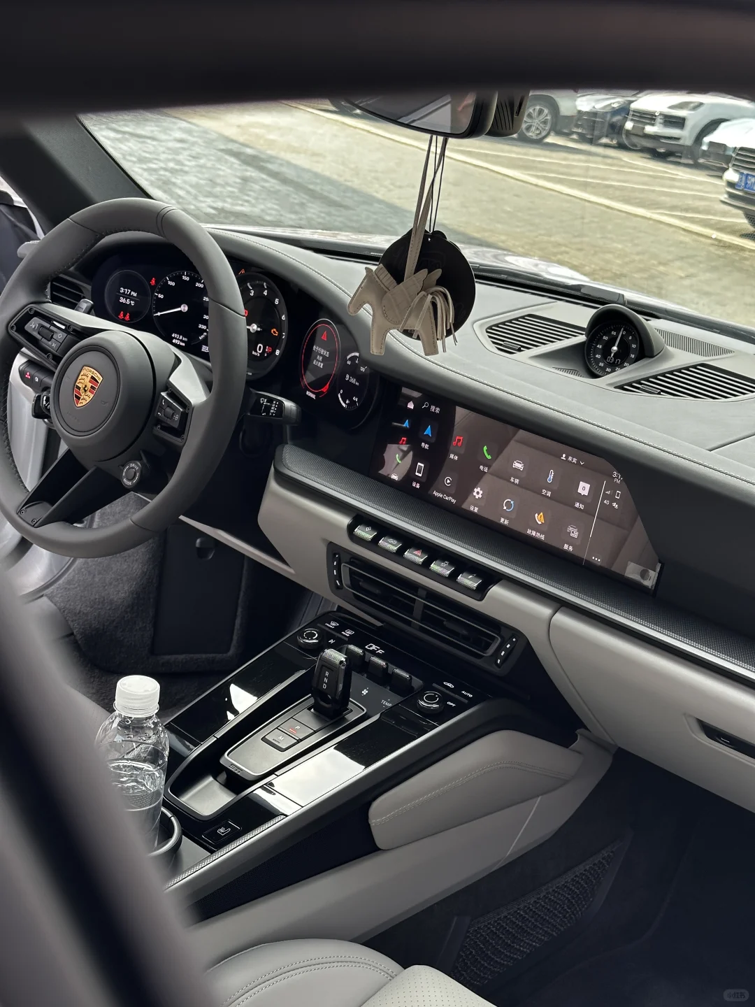 一眼少女感的911 Carrera