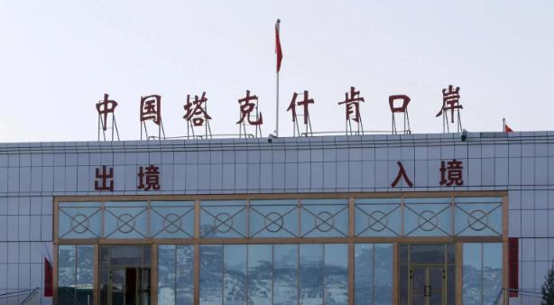 死道友不死贫道！俄罗斯绕开蒙古盯上新疆，中国反手当成谈判筹码。9月份，俄罗斯重提